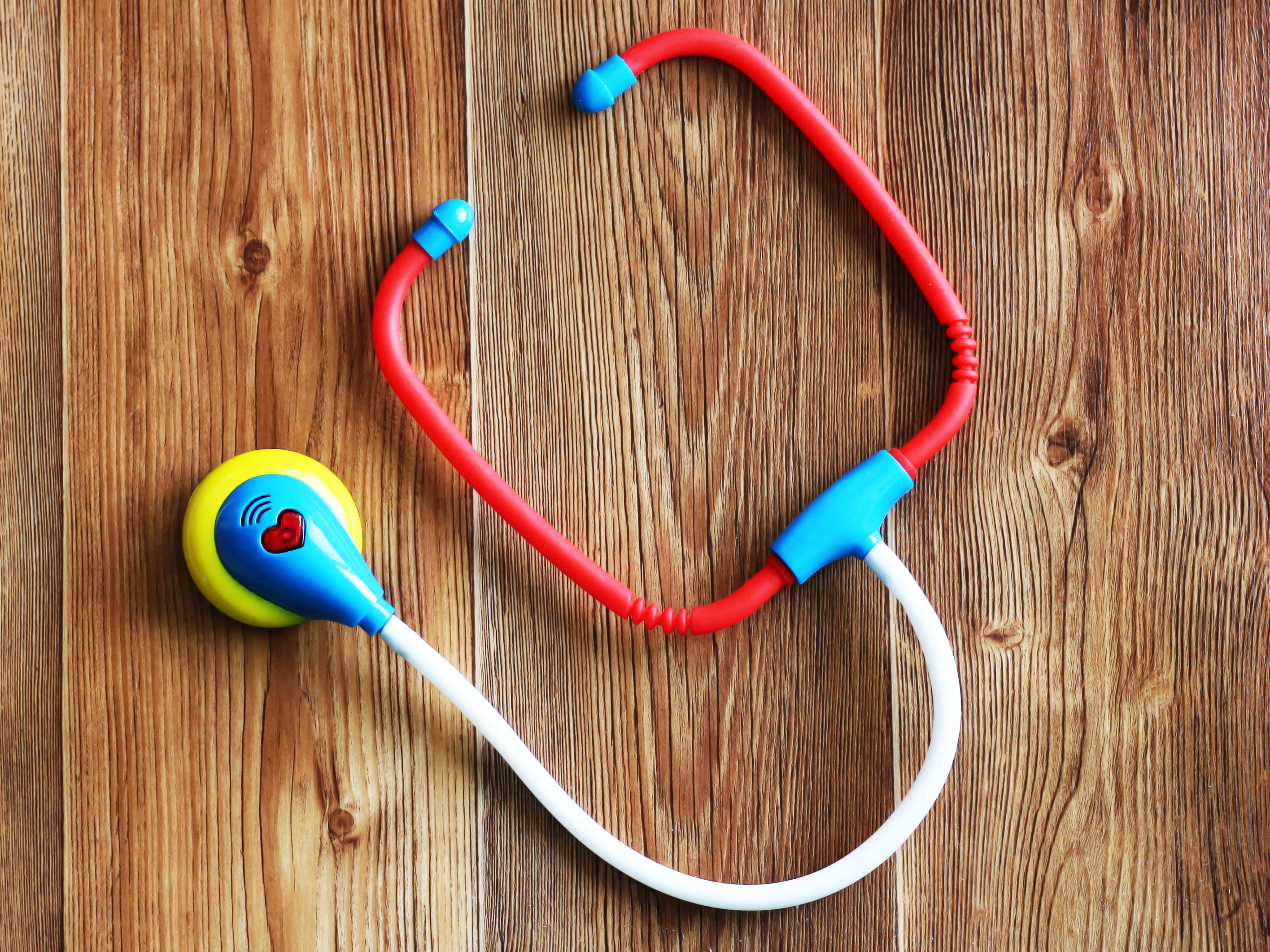 stethoscope in medicine, game for kids Lola Magazine