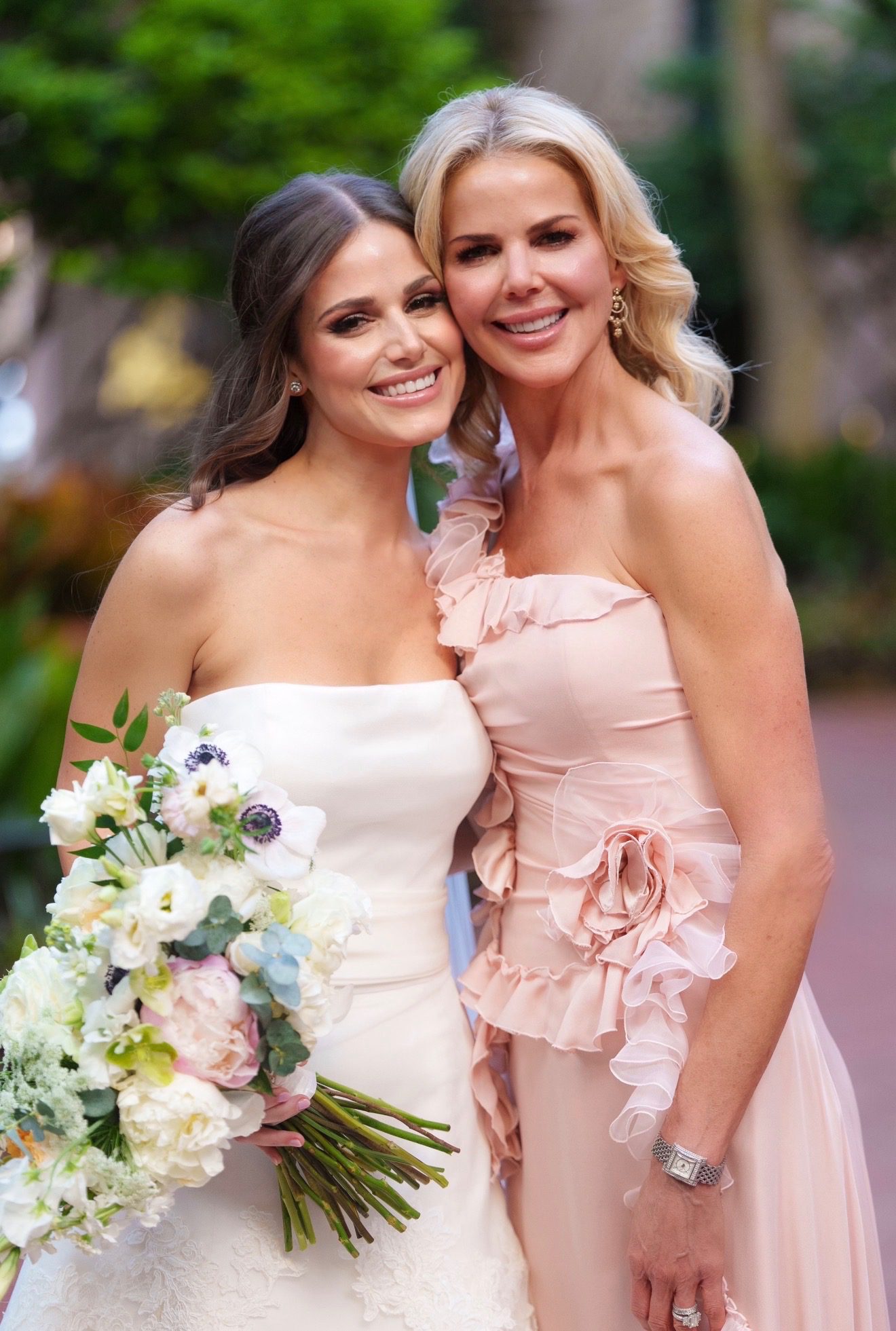 Featured image for “Your Guide to Radiant, Wedding Day Skin”